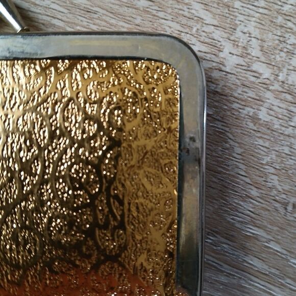 Vintage Travel Portable Sewing Kit Gold Embossed Kiss Clasp - Picture 7 of 8